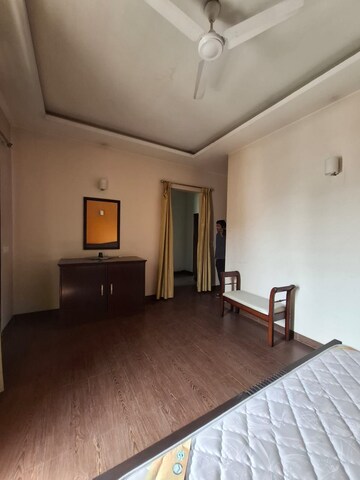 Bedroom in 3 BHK Builder Floor at Sector 40 – for Rent