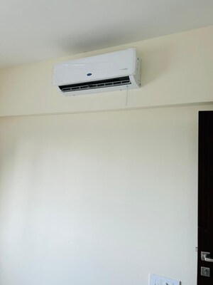 Room in 2 BHK Apartment at Omkar Signet, Malad East – for Rent