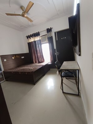 Furnished Amenities in 3 BHK Builder Floor at Sector 57 – for Rent