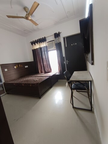 Furnished Amenities in 3 BHK Builder Floor at Sector 57 – for Rent