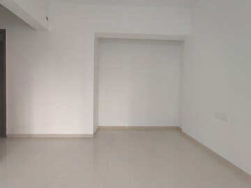 Room in 2 BHK Apartment at Kalpataru Immensa, Kolshet Road – for Sale