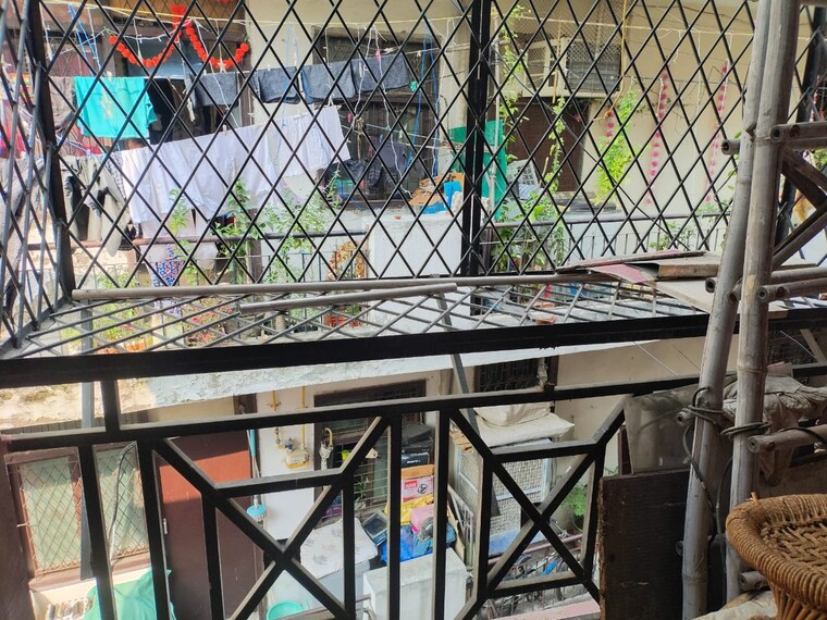 Balcony, kalkaji 2 Bedroom 100 Sq.Yd. Builder Floor In Kalkaji Delhi 9498982