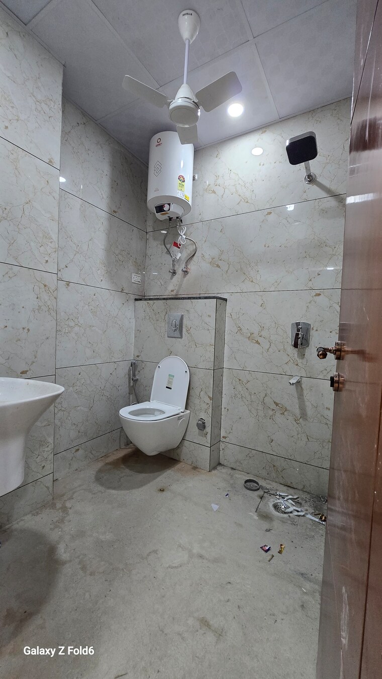 Bathroom, chattarpur 3 Bedroom 1200 Sq.Ft. Builder Floor In Chattarpur Delhi 9499188