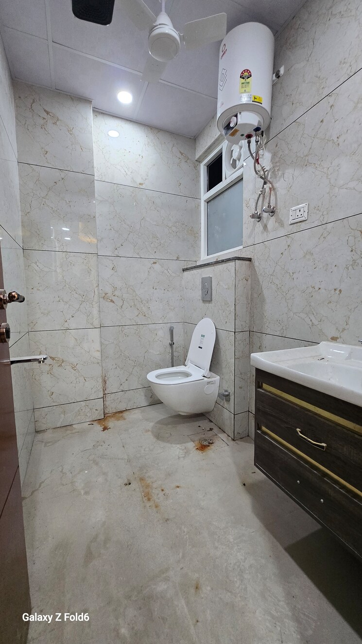 Bathroom, chattarpur 3 Bedroom 1200 Sq.Ft. Builder Floor In Chattarpur Delhi 9499188