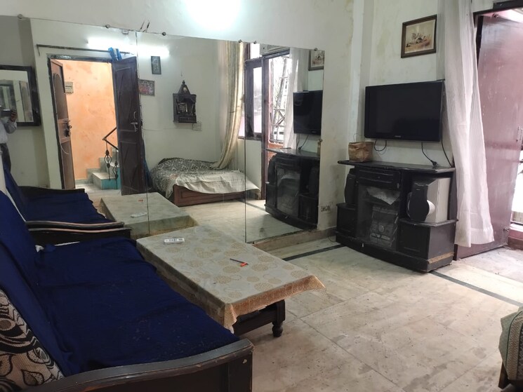 Living Room, kalkaji 2 Bedroom 200 Sq.Yd. Builder Floor In Kalkaji Delhi 9499019