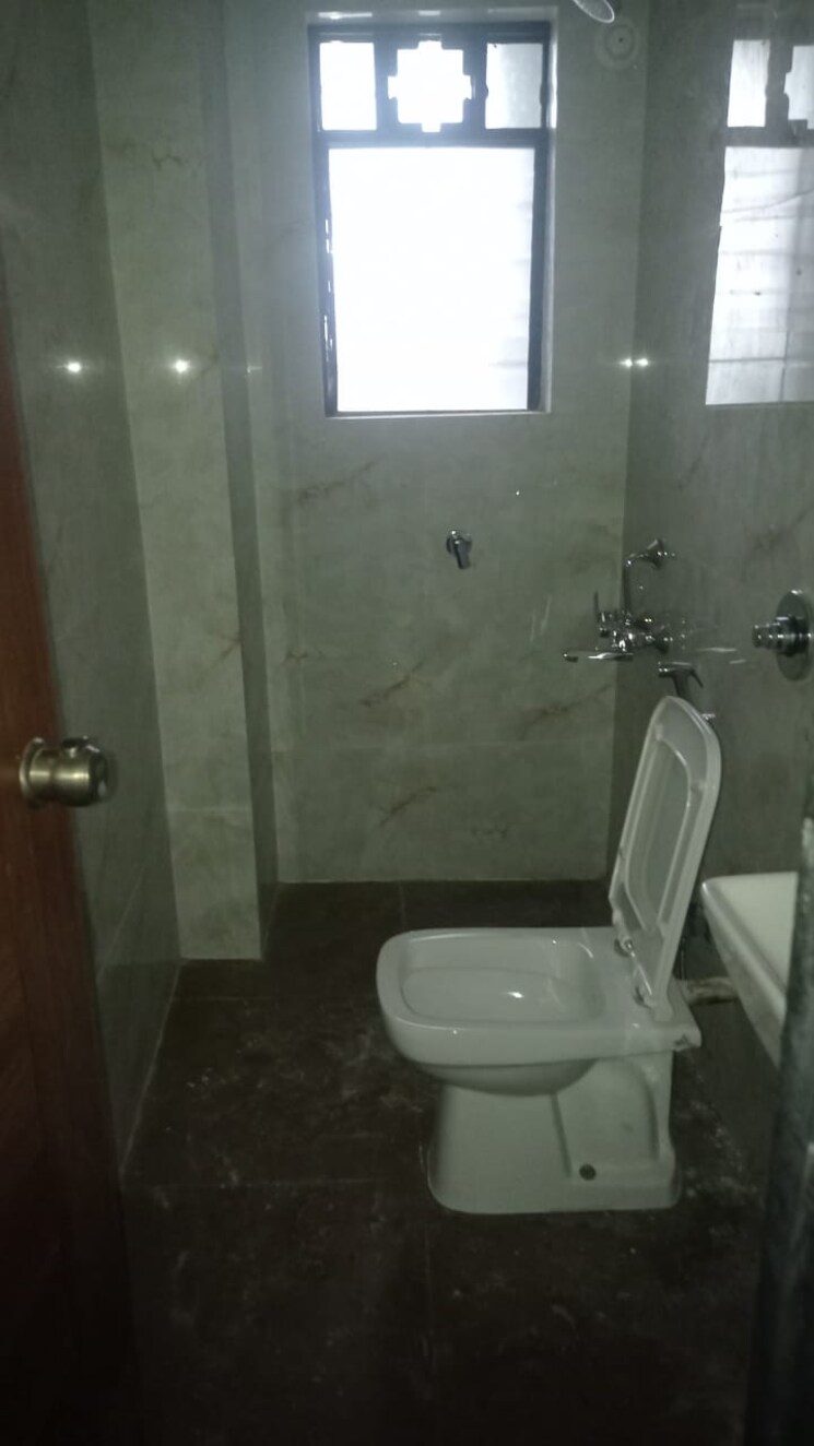 Bathroom, bunty-mayur-kilbil 2 Bedroom 621 Sq.Ft. Apartment In Dhanori Pune 9499014