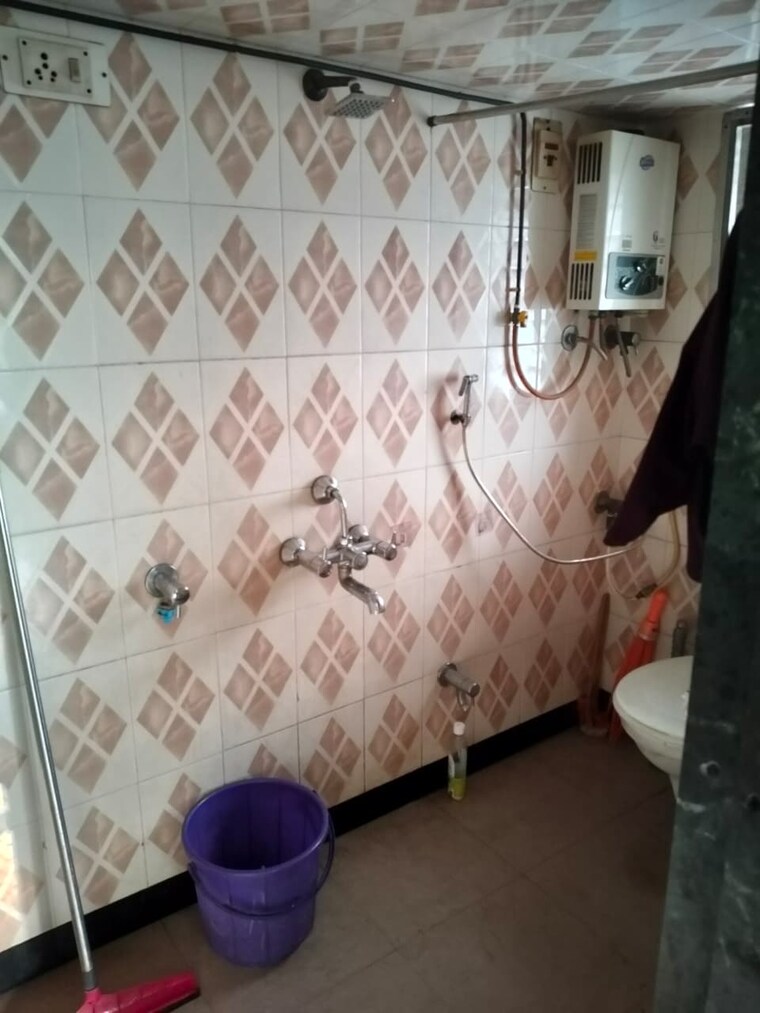 Bathroom, jeevdani-darshan-chs 2 Bedroom 800 Sq.Ft. Apartment In Mulund East Mumbai 9499015