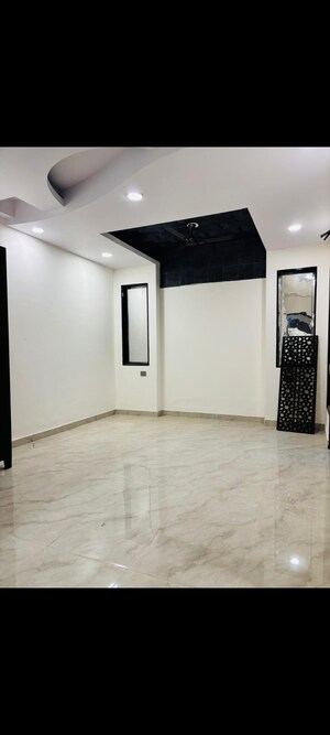 Room in 4 BHK Builder Floor at Maya Homes, Indrapuram – for Rent