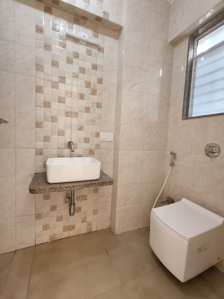 Bathroom, ic colony 1 Bedroom 580 Sq.Ft. Apartment In Ic Colony Mumbai 9499064