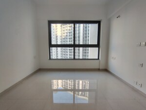 Room in 2 BHK Apartment at Kalpataru Immensa, Kolshet Road – for Sale