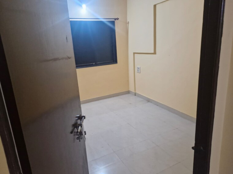 Room, dahisar west 2 Bedroom 600 Sq.Ft. Apartment In Dahisar West Mumbai 9499112