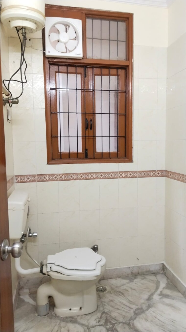 Bathroom, malviya nagar 2 Bedroom 900 Sq.Ft. Builder Floor In Malviya Nagar Delhi 9499258