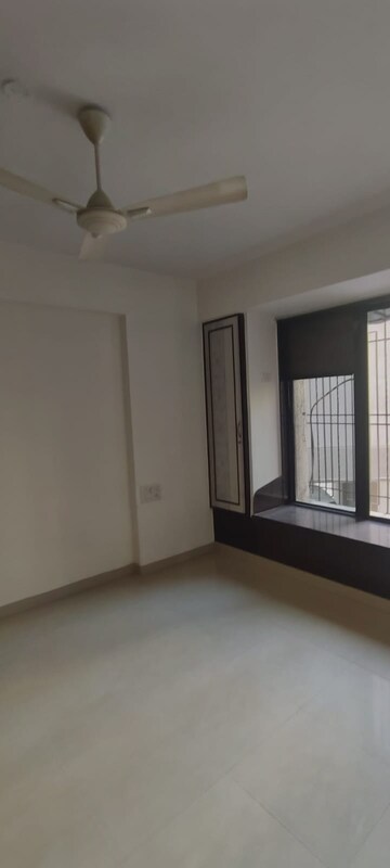 Room in 3 BHK Apartment at Ajmera Golden Rays, Andheri West – for Sale