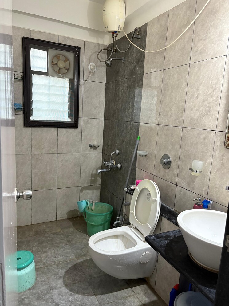 Bathroom, goel-ganga-gyanganga 2 Bedroom 745 Sq.Ft. Apartment In Rahatani Pune 9499243