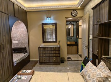 Master Bedroom in 1 BHK Apartment at Park Street – for Rent