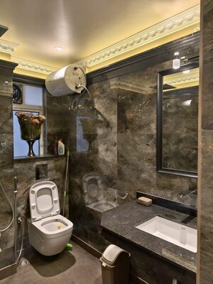 Attached Bathroom in 1 BHK Apartment at Park Street – for Rent