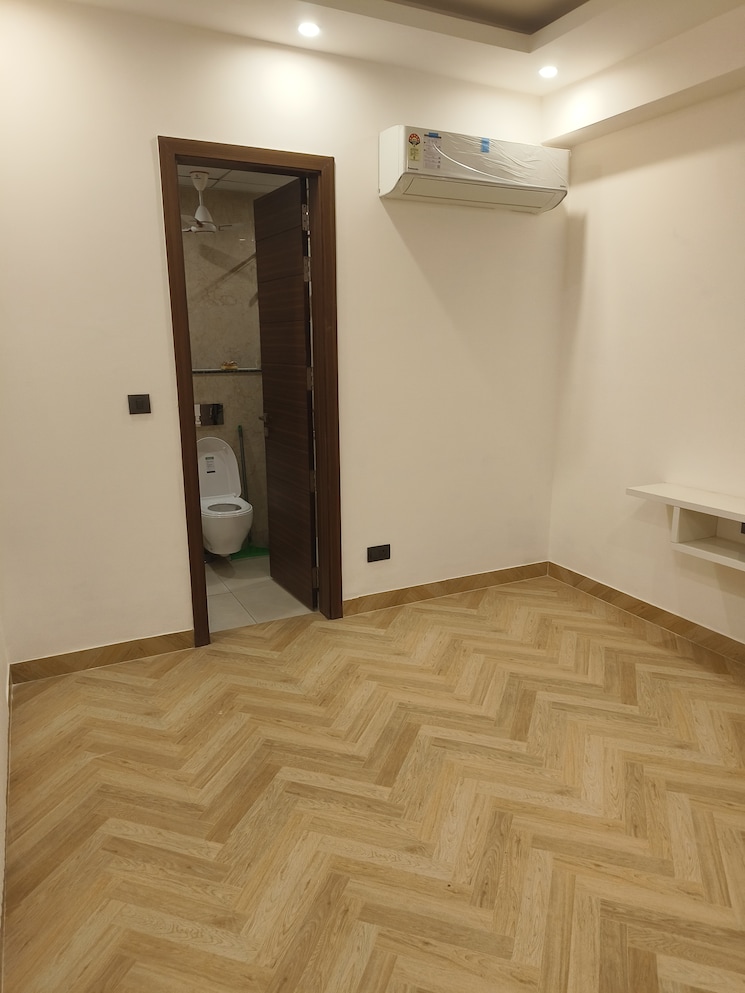 Room, raj-one-good-earth 3.5 Bedroom 1700 Sq.Ft. Builder Floor In Sector 71 Gurgaon 9499621