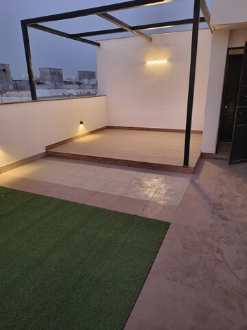 Terrace in 3.5 BHK Builder Floor at Raj One Good Earth, Sector 71 – for Rent