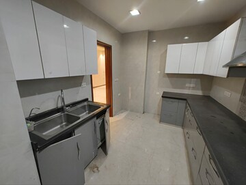 Kitchen in 3.5 BHK Apartment at Parsvnath Exotica, Sector 53 – for Rent