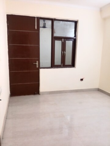 Room in 1 BHK Builder Floor at Sultanpur – for Rent