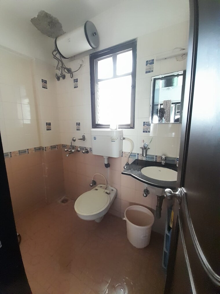 Bathroom, sai-krupa-chs-kandivali 1 Bedroom 530 Sq.Ft. Apartment In Kandivali West Mumbai 9499402