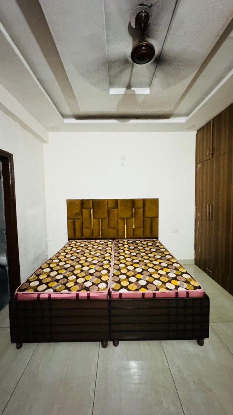 Bedroom, pir machalla 4 Bedroom 2210 Sq.Ft. Apartment In Pir Machalla Zirakpur 9499475