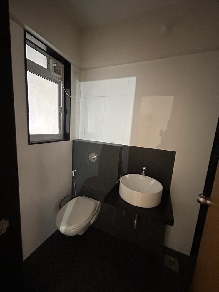 Bathroom, bajaj-emerald 3 Bedroom 910 Sq.Ft. Apartment In Andheri East Mumbai 9499499