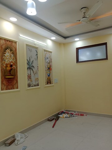 Furnished Amenities in 3 BHK Builder Floor at Govindpuri – for Rent