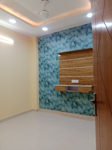 Furnished Amenities in 3 BHK Builder Floor at Govindpuri – for Rent