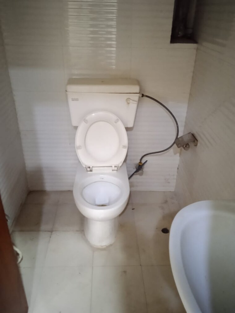 Bathroom, minto park Commercial Office Space 1600 Sq.Ft. In Minto Park Kolkata 9499533