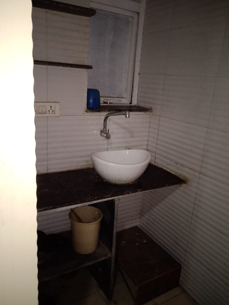 Bathroom, minto park Commercial Office Space 1600 Sq.Ft. In Minto Park Kolkata 9499533