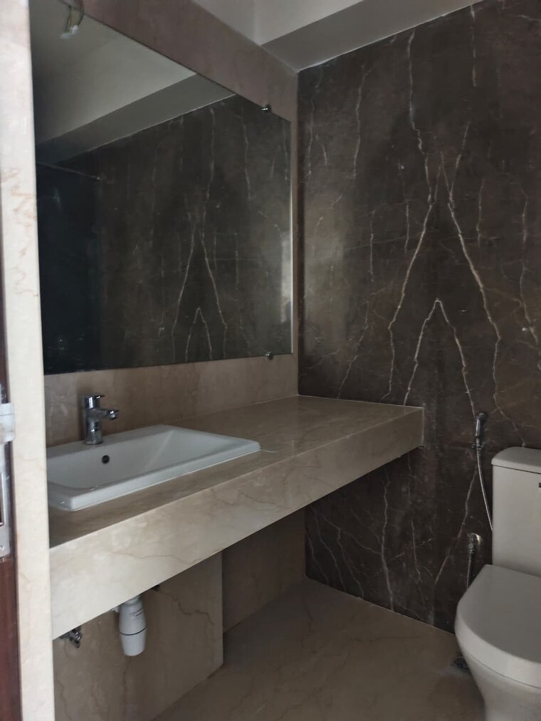 Bathroom, kalpataru-magnus 2 Bedroom 1000 Sq.Ft. Apartment In Bandra East Mumbai 9499558
