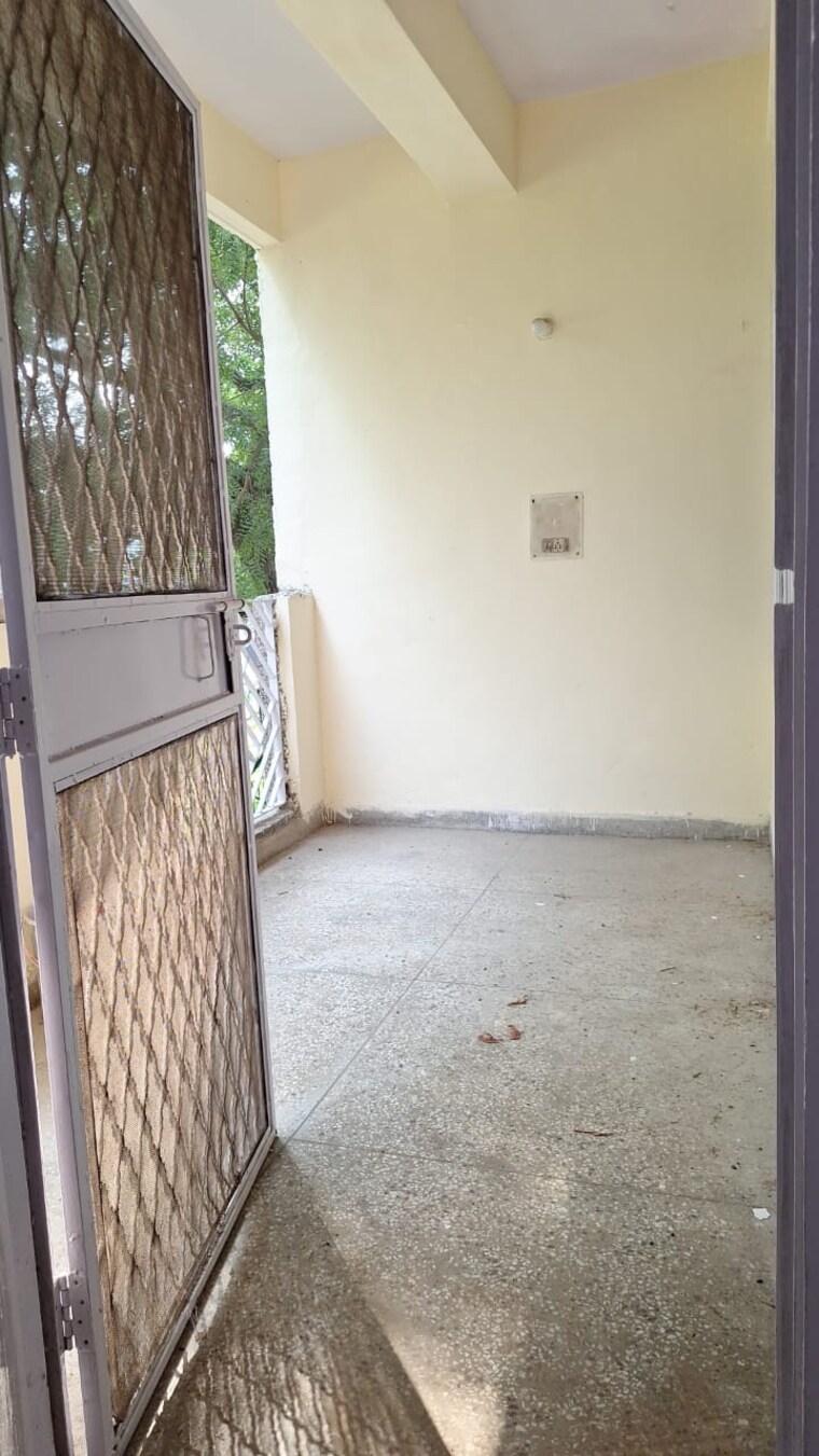 Balcony, ip extension 2 Bedroom 1000 Sq.Ft. Apartment In Ip Extension Delhi 9499619