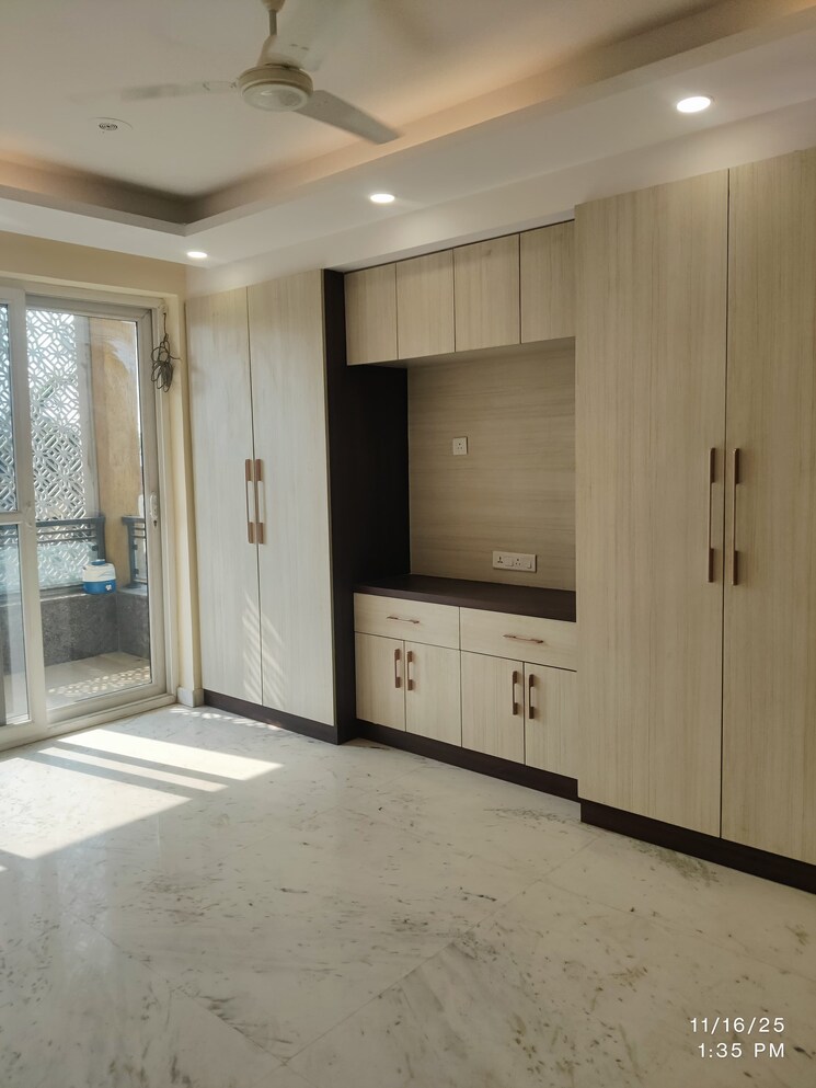 Room, sector 15 4 Bedroom 2500 Sq.Ft. Builder Floor In Sector 15 Gurgaon 9499637