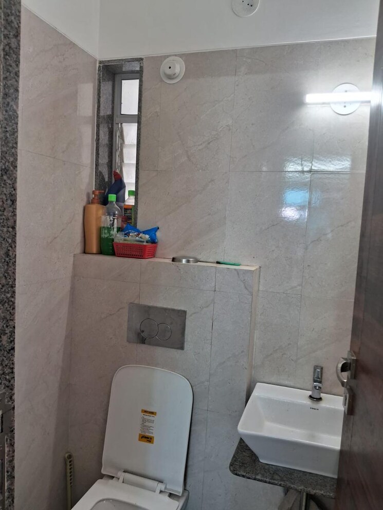 Bathroom, kandivali west 1 Bedroom 400 Sq.Ft. Apartment In Kandivali West Mumbai 9499643