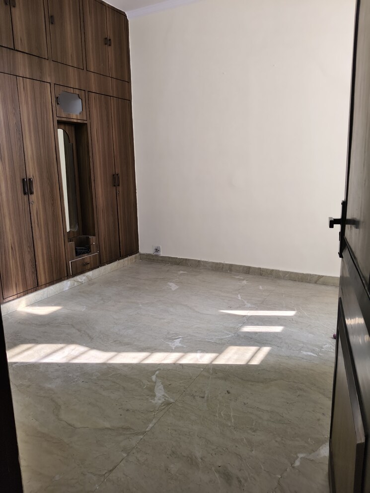 Room, ip extension 2 Bedroom 950 Sq.Ft. Apartment In Ip Extension Delhi 9499653