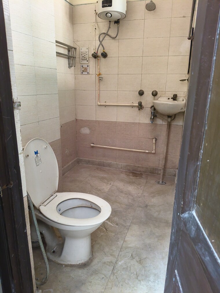 Bathroom, ip extension 2 Bedroom 950 Sq.Ft. Apartment In Ip Extension Delhi 9499653