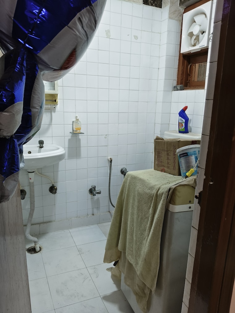 Bathroom, ip extension 2 Bedroom 950 Sq.Ft. Apartment In Ip Extension Delhi 9499665