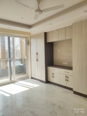 Room in 2 BHK Builder Floor at Sector 14 – for Rent