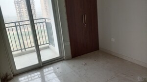 Room in 3 BHK Apartment at Eldeco Live By The Greens, Sector 150 – for Rent