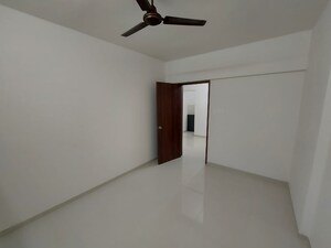 Room in 3 BHK Apartment at Mantra Montana Phase 1, Dhanori – for Rent