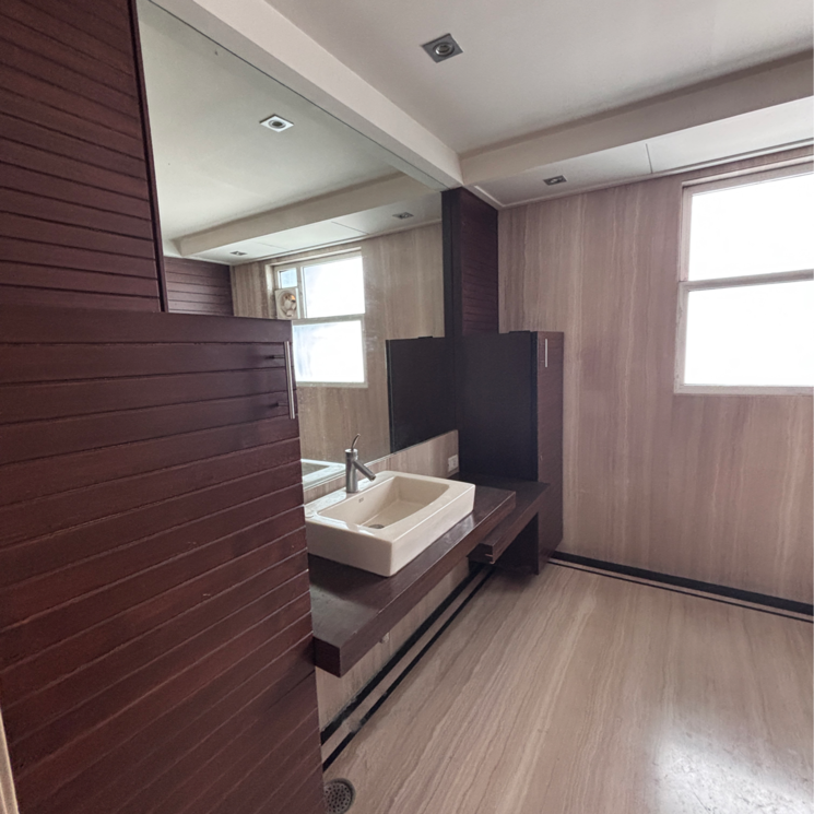 Attached Bathroom, cubbonpet 4 Bedroom 5600 Sq.Ft. Apartment In Cubbonpet Bangalore 9499776