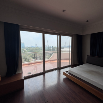 Room in 4 BHK Apartment at Cubbonpet – for Rent