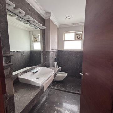 Attached Bathroom in 4 BHK Apartment at Cubbonpet – for Rent