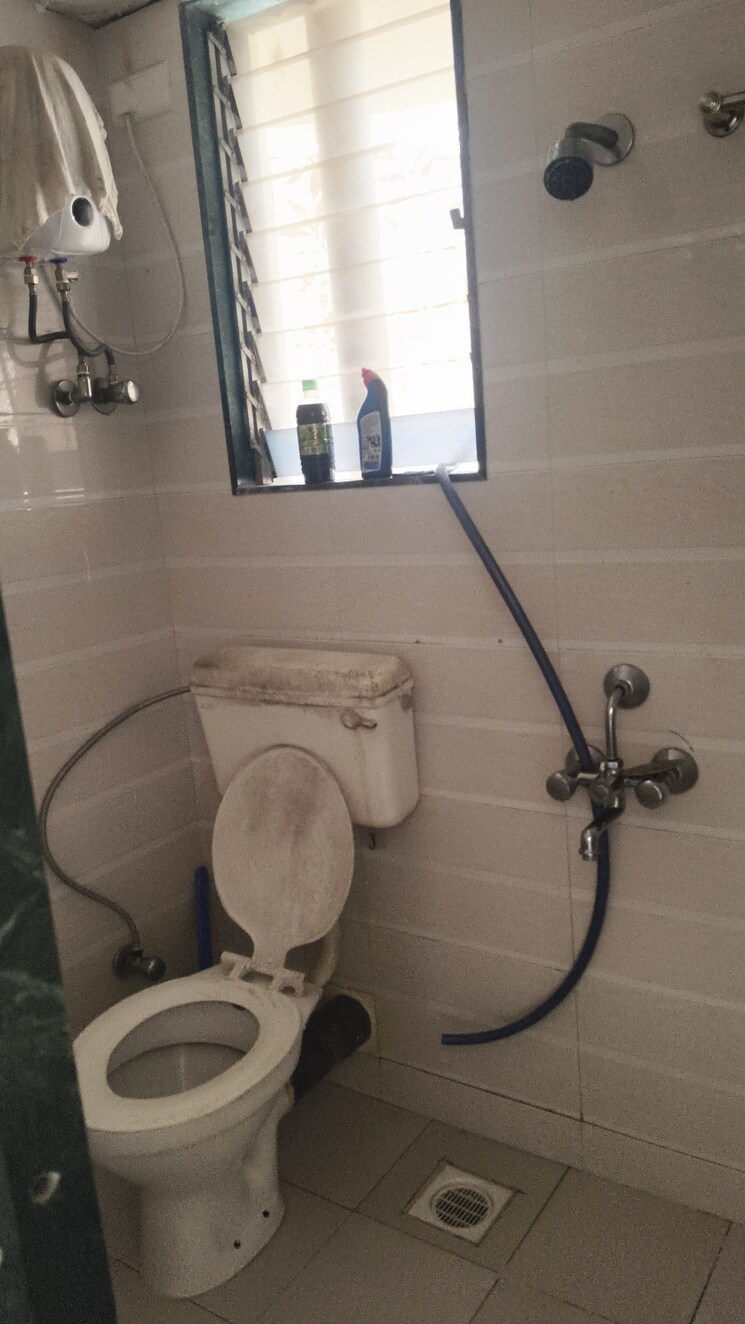 Bathroom, prabhadevi Pg For Boys & Girls In Prabhadevi 9499757