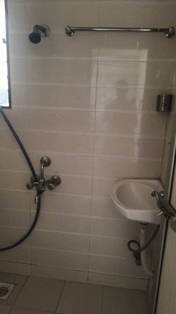 Bathroom, prabhadevi Pg For Boys & Girls In Prabhadevi 9499757