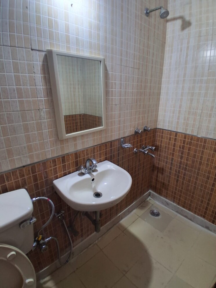 Bathroom, saket 3 Bedroom 800 Sq.Ft. Builder Floor In Saket Delhi 9499770