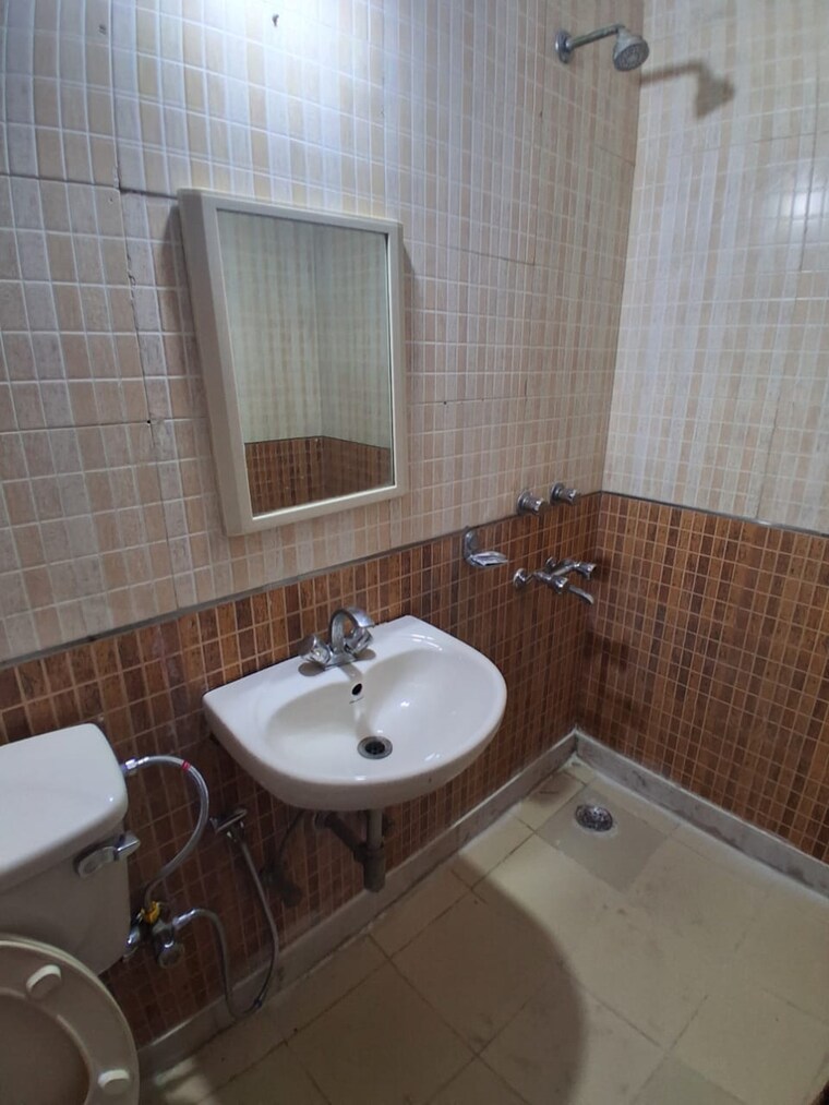 Bathroom, saket 3 Bedroom 800 Sq.Ft. Builder Floor In Saket Delhi 9499770