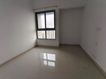 Room in 2 BHK Apartment at Kalpataru Immensa, Kolshet Road – for Sale