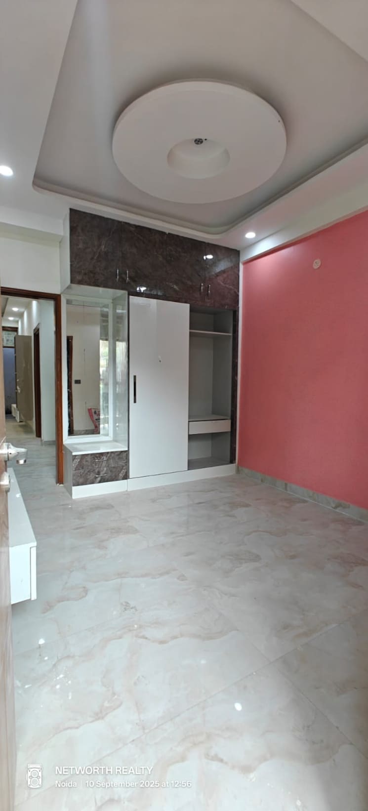 Room, sector 73 3 Bedroom 1400 Sq.Ft. Builder Floor In Sector 73 Noida 9499772